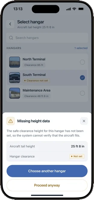 Missing height data: the aircraft tail height is known, the hangar clearance is not set, with Choose another hangar and Proceed anyway actions